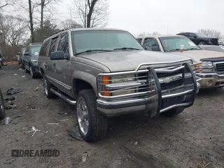 1999 Chevrolet Suburban with VIN 1GNGK26J9XJ481401, listed as a IAAI auction lot 41462708 with 239,279 mi miles. Bid and sale history available at carsss.com. Image 1.