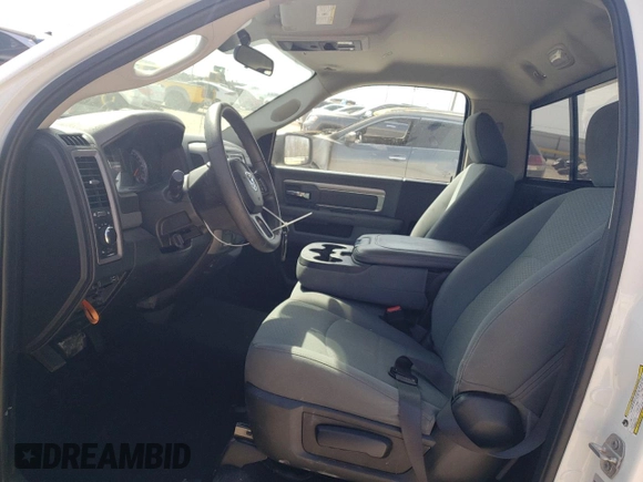 2019 Ram 1500 Tradesman z VIN 3C6JR6DT7KG532305, wystawiony jako Copart lot #50749385 z przebiegiem 72 417 mil mil oraz Szkoda całkowita • Salvage title. Historia ofert i sprzedaży dostępna na DreamBid. Obrazek 7.
