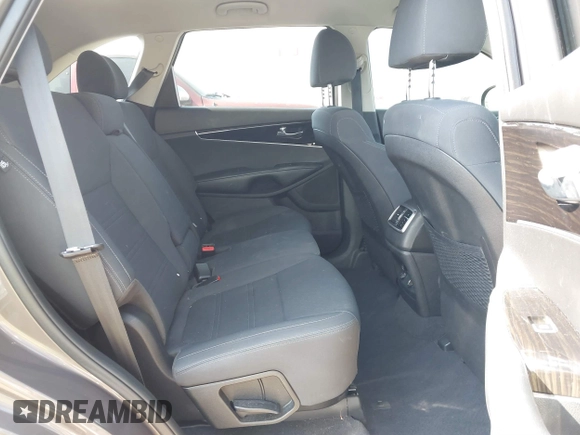 2019 Kia Sorento L with VIN 5XYPG4A35KG438309, listed as a IAAI auction lot 41539011 with 73,312 mi miles. Bid and sale history available at carsss.com. Image 8.