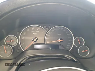 2013 Chevrolet Corvette z VIN 1G1YE3DW8D5107495, wystawiony jako Copart lot #43550355 z przebiegiem Nie podano mil oraz Szkoda całkowita • Salvage title. Historia ofert i sprzedaży dostępna na DreamBid. Obrazek 9.