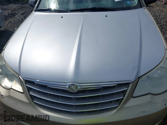 2010 Chrysler Sebring Touring z VIN 1C3CC4FB8AN187095, wystawiony jako IAAI lot #42032541 z przebiegiem 189 971 mil mil oraz . Historia ofert i sprzedaży dostępna na DreamBid. Obrazek 10.