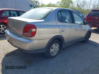 2000 Toyota ECHO z VIN JTDBT1239Y0085753, wystawiony jako IAAI lot #42020192 z przebiegiem 198 018 mil mil oraz . Historia ofert i sprzedaży dostępna na DreamBid. Obrazek 4.