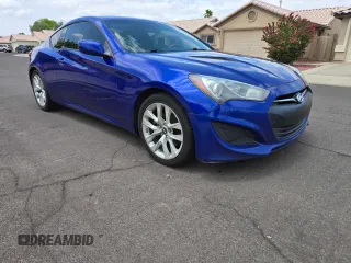 2013 Hyundai Genesis Coupe Premium z VIN KMHHT6KD3DU090574, wystawiony jako Copart lot #57272205 z przebiegiem 129 705 mil mil oraz Tytuł czysty. Historia ofert i sprzedaży dostępna na DreamBid. Obrazek 1.