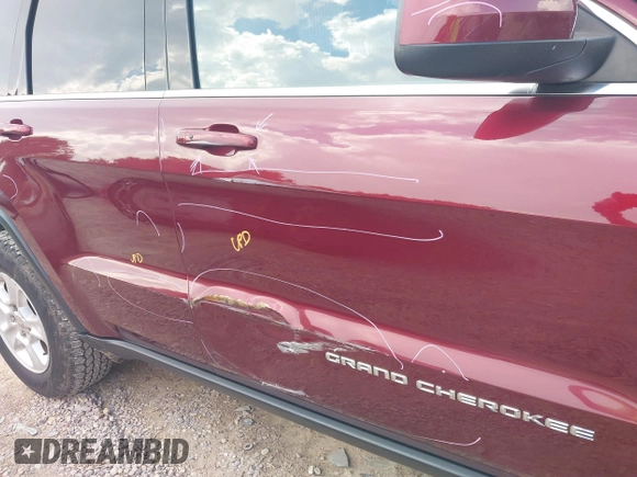 2016 Jeep Grand Cherokee Laredo with VIN 1C4RJFAG8GC318878, listed as a IAAI auction lot 42600747 with 85,882 mi miles and . Bid and sale history available at DreamBid. Image 18.