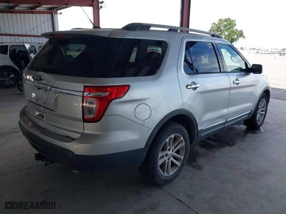 2014 Ford Explorer XLT with VIN 1FM5K7D84EGB63060, listed as a IAAI auction lot 41992605 with 134,428 mi miles. Bid and sale history available at carsss.com. Image 4.