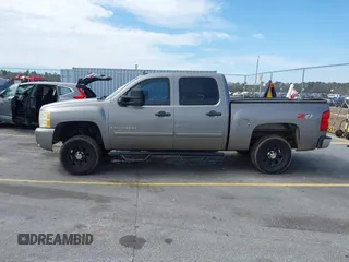 2009 Chevrolet Silverado 1500 LT with VIN 3GCEK23369G106088, listed as a IAAI auction lot 41699535 with 270,526 mi miles and . Bid and sale history available at DreamBid. Image 14.
