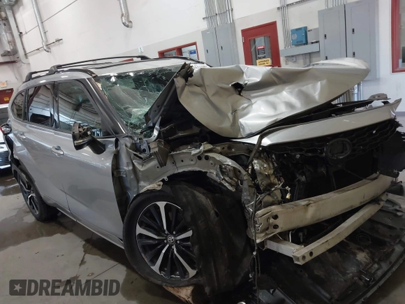 2021 Toyota Highlander XSE with VIN 5TDJZRBH8MS072794, listed as a IAAI auction lot 42521509 with 67,058 mi miles and . Bid and sale history available at DreamBid. Image 1.