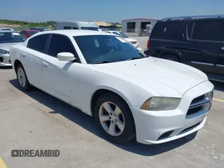 2013 Dodge Charger SE z VIN 2C3CDXBG6DH636464, wystawiony jako IAAI lot #42283849 z przebiegiem 180 371 mil mil oraz . Historia ofert i sprzedaży dostępna na DreamBid. Obrazek 1.