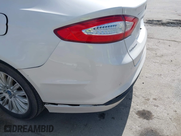 2013 Ford Fusion SE Hybrid with VIN 3FA6P0LU0DR123488, listed as a IAAI auction lot 41869121 with 176,287 mi miles. Bid and sale history available at carsss.com. Image 6.