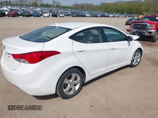 2013 Hyundai Elantra GLS z VIN 5NPDH4AE7DH328536, wystawiony jako IAAI lot #42138081 z przebiegiem 105 199 mil mil oraz . Historia ofert i sprzedaży dostępna na DreamBid. Obrazek 4.