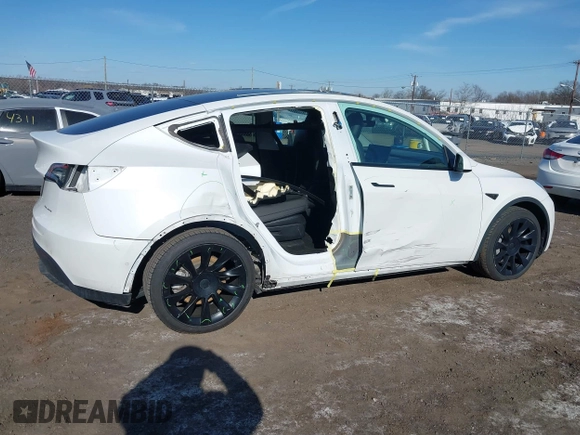 2022 Tesla Model Y Long Range with VIN 7SAYGAEE3NF337220, listed as a IAAI auction lot 41703912 with 46,319 mi miles and . Bid and sale history available at carsss.com. Image 6.