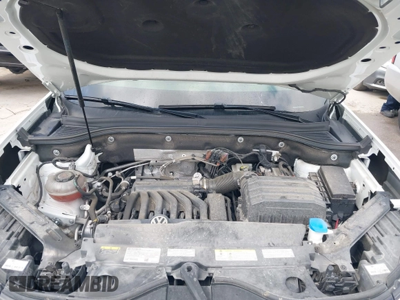 2022 Volkswagen Atlas SEL R-Line z VIN 1V2AR2CA7NC550648, wystawiony jako IAAI lot #41974370 z przebiegiem 48 378 mil mil oraz . Historia ofert i sprzedaży dostępna na DreamBid. Obrazek 10.