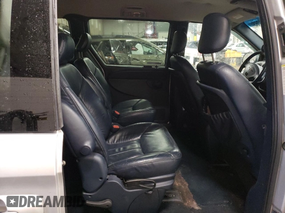 2001 Chrysler Town & Country LXi with VIN 2C8GP54L81R305070, listed as a Copart auction lot 42321265 with Not Provided miles and Salvage Title. Bid and sale history available at DreamBid. Image 11.
