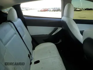 2022 Tesla Model Y Performance z VIN 7SAYGDEF6NF397082, wystawiony jako Copart lot #55823435 z przebiegiem Nie podano mil oraz Szkoda całkowita • Salvage title. Historia ofert i sprzedaży dostępna na DreamBid. Obrazek 11.