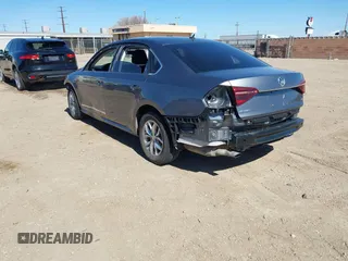 2017 Volkswagen Passat S z VIN 1VWAT7A39HC071640, wystawiony jako IAAI lot #41686081 z przebiegiem 136 638 mil mil oraz . Historia ofert i sprzedaży dostępna na DreamBid. Obrazek 3.