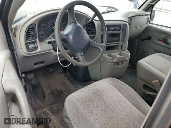 2003 Chevrolet Astro Cargo z VIN 1GCDM19X93B106080, wystawiony jako Copart lot #82596524 z przebiegiem 144 865 mil mil oraz Szkoda całkowita • Salvage title. Historia ofert i sprzedaży dostępna na DreamBid. Obrazek 8.