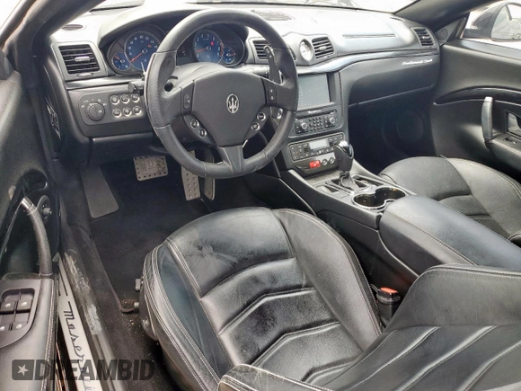 2015 Maserati GranTurismo Sport z VIN ZAM45VMA3F0132242, wystawiony jako Copart lot #60494525 z przebiegiem 21 277 mil mil oraz Szkoda całkowita • Salvage title. Historia ofert i sprzedaży dostępna na DreamBid. Obrazek 8.