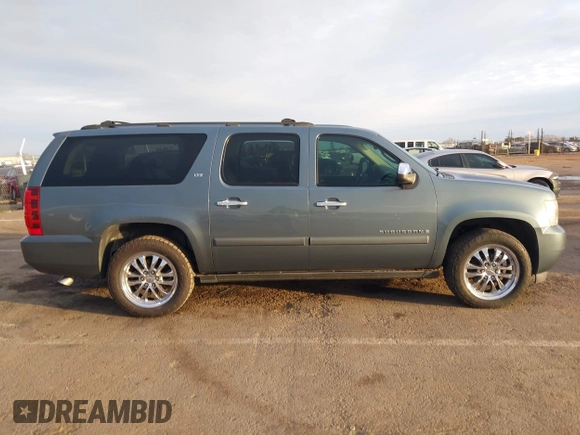 2008 Chevrolet Suburban LTZ with VIN 3GNFK16308G140995, listed as a IAAI auction lot 41720903 with 260,001 mi miles. Bid and sale history available at carsss.com. Image 14.