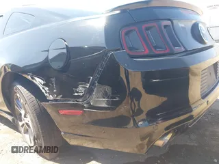 2013 Ford Mustang V6 z VIN 1ZVBP8AM2D5259728, wystawiony jako IAAI lot #42478522 z przebiegiem 179 685 mil mil oraz . Historia ofert i sprzedaży dostępna na DreamBid. Obrazek 17.