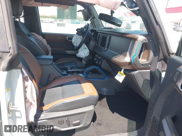 2022 Ford Bronco z VIN 1FMEE5DP3NLA80097, wystawiony jako IAAI lot #42461114 z przebiegiem 32 406 mil mil oraz . Historia ofert i sprzedaży dostępna na DreamBid. Obrazek 5.