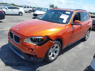 2013 BMW X1 28i z VIN WBAVM1C51DVW41056, wystawiony jako IAAI lot #40070143 z przebiegiem 152 657 mil mil oraz . Historia ofert i sprzedaży dostępna na DreamBid. Obrazek 6.