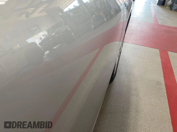 2020 Toyota Prius L Eco z VIN JTDKARFU2L3107977, wystawiony jako IAAI lot #42571708 z przebiegiem 204 781 mil mil oraz . Historia ofert i sprzedaży dostępna na DreamBid. Obrazek 8.