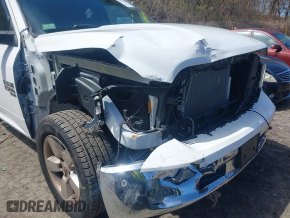 2019 Ram 1500 Big Horn z VIN 1C6RR7LT6KS689861, wystawiony jako IAAI lot #41995921 z przebiegiem 82 409 mil mil oraz . Historia ofert i sprzedaży dostępna na DreamBid. Obrazek 6.