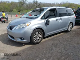 2012 Toyota Sienna XLE AAS z VIN 5TDYK3DC2CS233687, wystawiony jako IAAI lot #42148156 z przebiegiem 147 499 mil mil oraz . Historia ofert i sprzedaży dostępna na DreamBid. Obrazek 17.