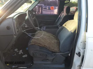 2001 Chevrolet Silverado 1500HD LS z VIN 1GCGC13U21F143976, wystawiony jako Copart lot #85952204 z przebiegiem Nie podano mil oraz Nie do naprawy • Non repairable. Historia ofert i sprzedaży dostępna na DreamBid. Obrazek 7.