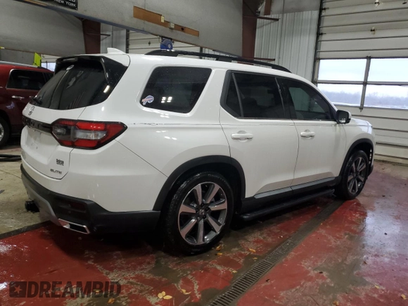 2024 Honda Pilot Elite with VIN 5FNYG1H84RB048890, listed as a Copart auction lot 80307234 with 9,935 mi miles and Salvage Title. Bid and sale history available at carsss.com. Image 3.