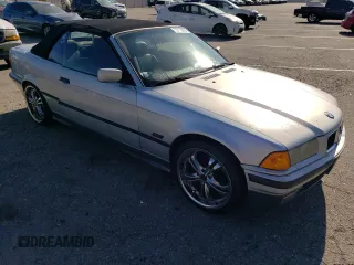 1995 BMW 3 Series 325iC with VIN WBABJ6322SJD39491, listed as a Copart auction lot 73133664 with 585,935 mi miles and Salvage Title. Bid and sale history available at carsss.com. Image 4.