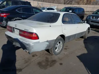 1996 Lexus ES 300 with VIN JT8BF12G2T0163288, listed as a IAAI auction lot 41371907 with 357,687 mi miles. Bid and sale history available at carsss.com. Image 4.