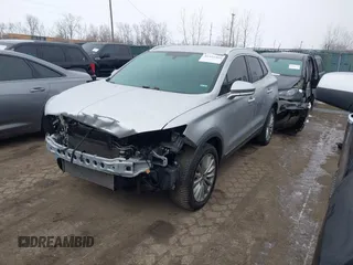 2019 Lincoln MKC Standard with VIN 5LMCJ1D91KUL27746, listed as a IAAI auction lot 41552362 with 94,659 mi miles. Bid and sale history available at carsss.com. Image 18.