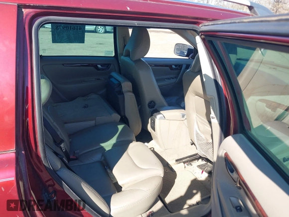 2006 Volvo XC70 with VIN YV4SZ592661225863, listed as a IAAI auction lot 41610978 with 284,602 mi miles. Bid and sale history available at carsss.com. Image 8.