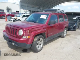 2014 Jeep Patriot Latitude z VIN 1C4NJPFB1ED859456, wystawiony jako IAAI lot #42471828 z przebiegiem 66 233 mil mil oraz . Historia ofert i sprzedaży dostępna na DreamBid. Obrazek 17.