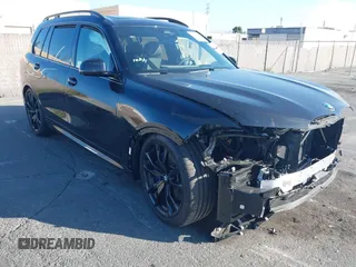 2025 BMW X7 xDrive40i z VIN 5UX23EM03S9Y00103, wystawiony jako IAAI lot #41636168 z przebiegiem Nie podano mil oraz . Historia ofert i sprzedaży dostępna na DreamBid. Obrazek 1.