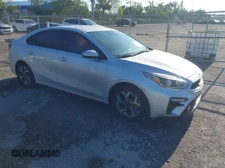 2020 Kia Forte LXS with VIN 3KPF24AD1LE185748, listed as a IAAI auction lot 41933338 with 61,727 mi miles. Bid and sale history available at carsss.com. Image 1.