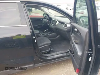 2018 Kia Sorento LX with VIN 5XYPG4A51JG352947, listed as a IAAI auction lot 42201063 with 111,431 mi miles and . Bid and sale history available at DreamBid. Image 5.