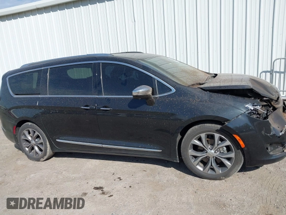 2017 Chrysler Pacifica Limited z VIN 2C4RC1GG7HR545265, wystawiony jako IAAI lot #41881441 z przebiegiem 165 786 mil mil oraz . Historia ofert i sprzedaży dostępna na DreamBid. Obrazek 13.