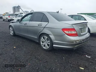 2010 Mercedes-Benz C 300 Sport z VIN WDDGF8BBXAR096359, wystawiony jako IAAI lot #42315575 z przebiegiem 98 293 mil mil oraz . Historia ofert i sprzedaży dostępna na DreamBid. Obrazek 3.