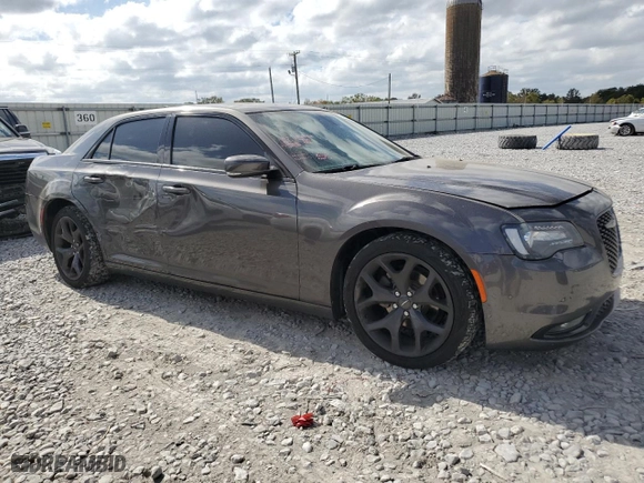 2021 Chrysler 300 with VIN 2C3CCABG7MH537300, listed as a Copart auction lot 77648624 with 186,275 mi miles and Salvage Title. Bid and sale history available at carsss.com. Image 4.
