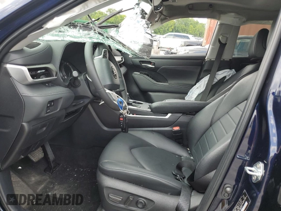 2024 Toyota Highlander LE with VIN 5TDKDRAH5RS544722, listed as a Copart auction lot 61408755 with 13,673 mi miles and Salvage title. Bid and sale history available at DreamBid. Image 7.