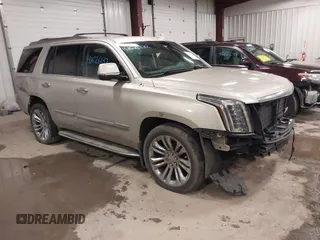 2017 Cadillac Escalade Premium Luxury z VIN 1GYS4CKJ9HR390988, wystawiony jako IAAI lot #41626132 z przebiegiem 166 185 mil mil oraz . Historia ofert i sprzedaży dostępna na DreamBid. Obrazek 1.