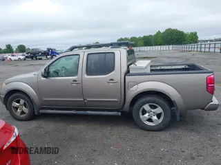 2008 Nissan Frontier SE z VIN 1N6AD07U78C403143, wystawiony jako IAAI lot #42211053 z przebiegiem 369 349 mil mil oraz . Historia ofert i sprzedaży dostępna na DreamBid. Obrazek 14.