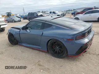 2024 Nissan Z Nismo z VIN JN1BZ4CH0RM360854, wystawiony jako Copart lot #83331374 z przebiegiem 24 237 mil mil oraz Szkoda całkowita • Salvage title. Historia ofert i sprzedaży dostępna na DreamBid. Obrazek 2.