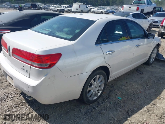 2010 Lincoln MKZ z VIN 3LNHL2GC1AR613439, wystawiony jako IAAI lot #42061630 z przebiegiem 154 707 mil mil oraz . Historia ofert i sprzedaży dostępna na DreamBid. Obrazek 4.