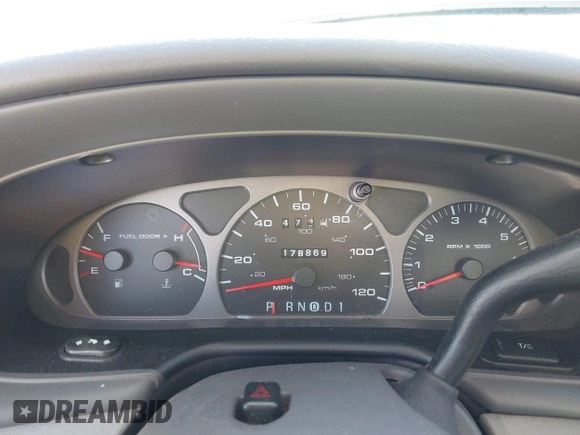 2003 Ford Taurus z VIN 1FAHP59U83A234246, wystawiony jako IAAI lot #41975597 z przebiegiem 178 869 mil mil oraz . Historia ofert i sprzedaży dostępna na DreamBid. Obrazek 7.