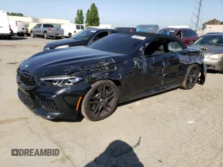 2022 BMW M8 Competition z VIN WBSDZ0C01NCJ91249, wystawiony jako Copart lot #49842513 z przebiegiem 6 187 mil mil oraz . Historia ofert i sprzedaży dostępna na DreamBid. Obrazek 1.