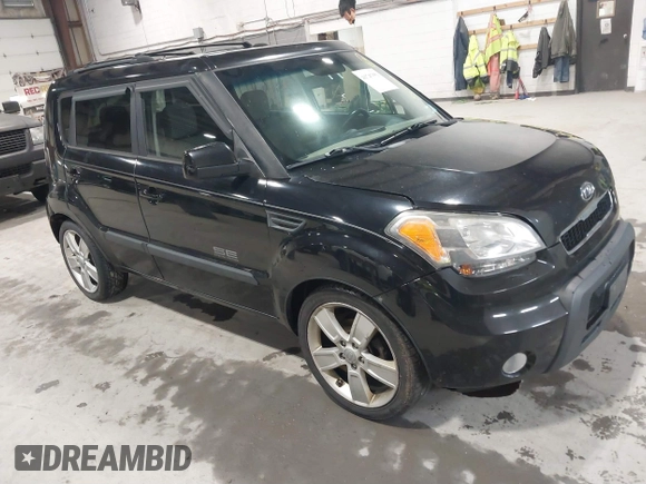 2011 Kia Soul + with VIN KNDJT2A2XB7196479, listed as a IAAI auction lot 41747551 with 205,849 mi miles. Bid and sale history available at carsss.com. Image 1.