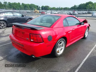 2002 Ford Mustang GT Deluxe z VIN 1FAFP42X32F161388, wystawiony jako IAAI lot #42271266 z przebiegiem 140 821 mil mil oraz . Historia ofert i sprzedaży dostępna na DreamBid. Obrazek 4.